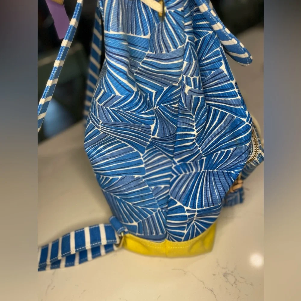 Vineyard Vines Drawstring Backpack - Picture 3 of 11
